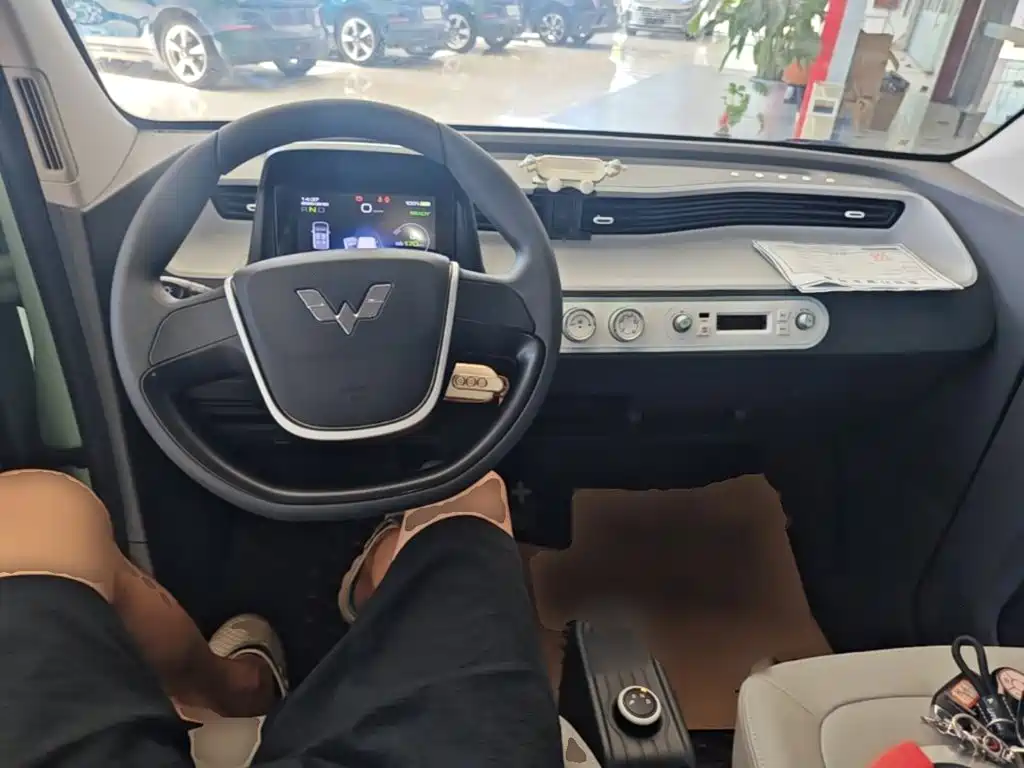 Wuling MINIEV — миниатюра 10