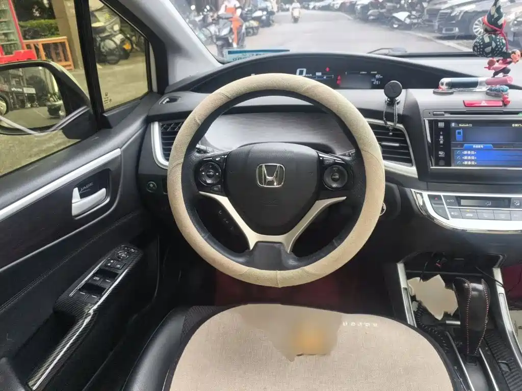 Honda Jade 2014 1.8L AT Comfort Elite 5 мест