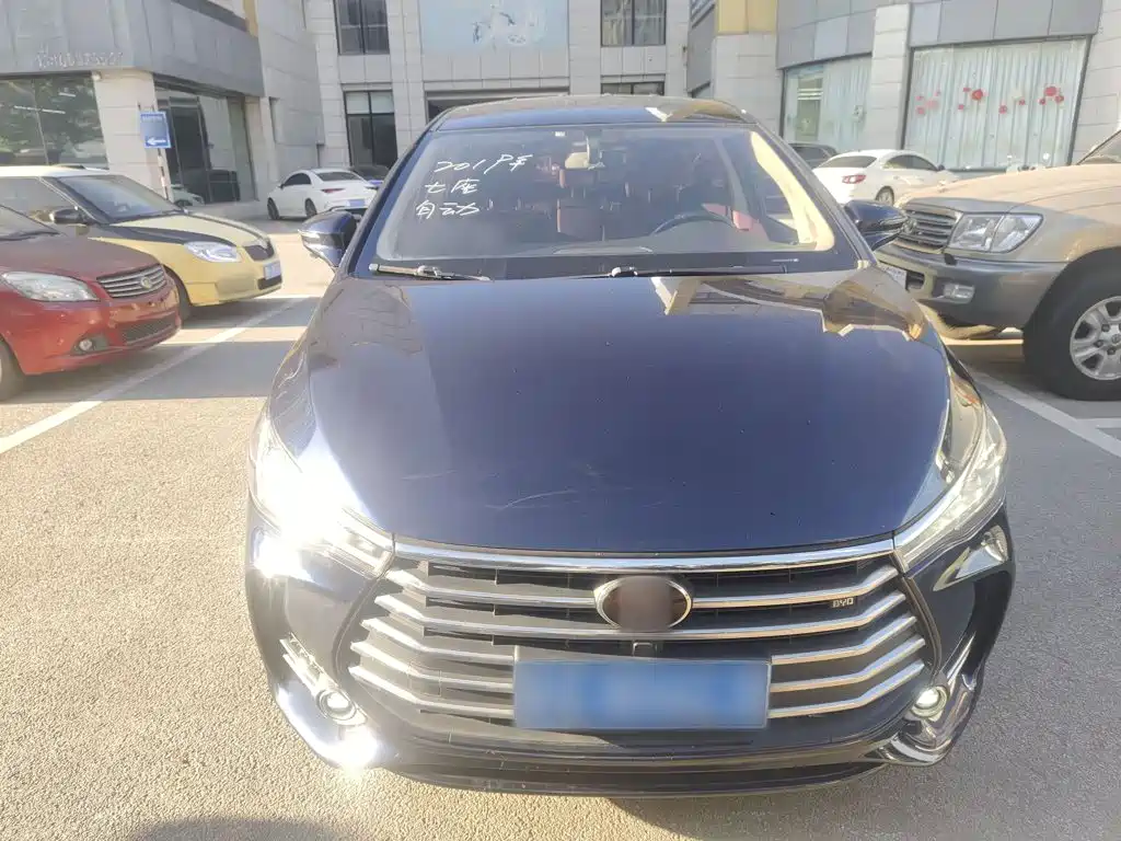 BYD MAX — миниатюра 3