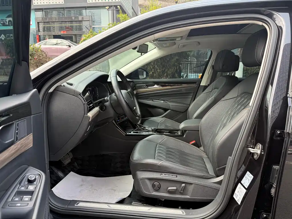 Volkswagen Passat 2020 330TSI Luxury VI