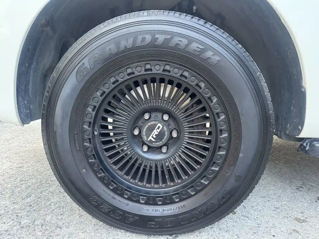 Nissan Patrol — миниатюра 18