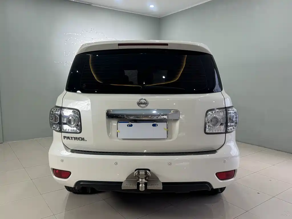 Nissan Patrol — миниатюра 24