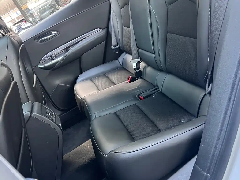 Cadillac XT4 — миниатюра 12