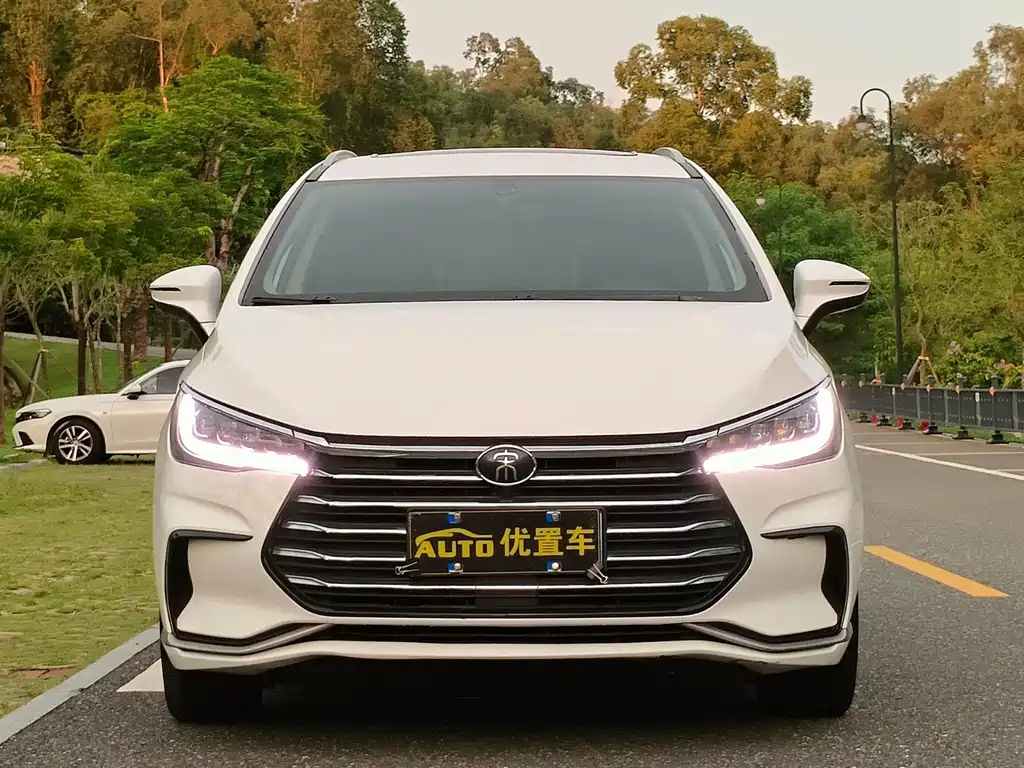 BYD MAX — миниатюра 2