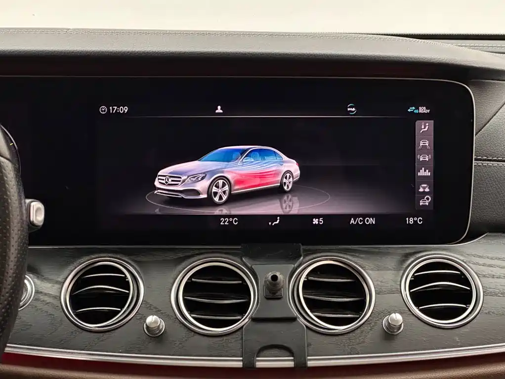 Mercedes-Benz E-Class — миниатюра 13