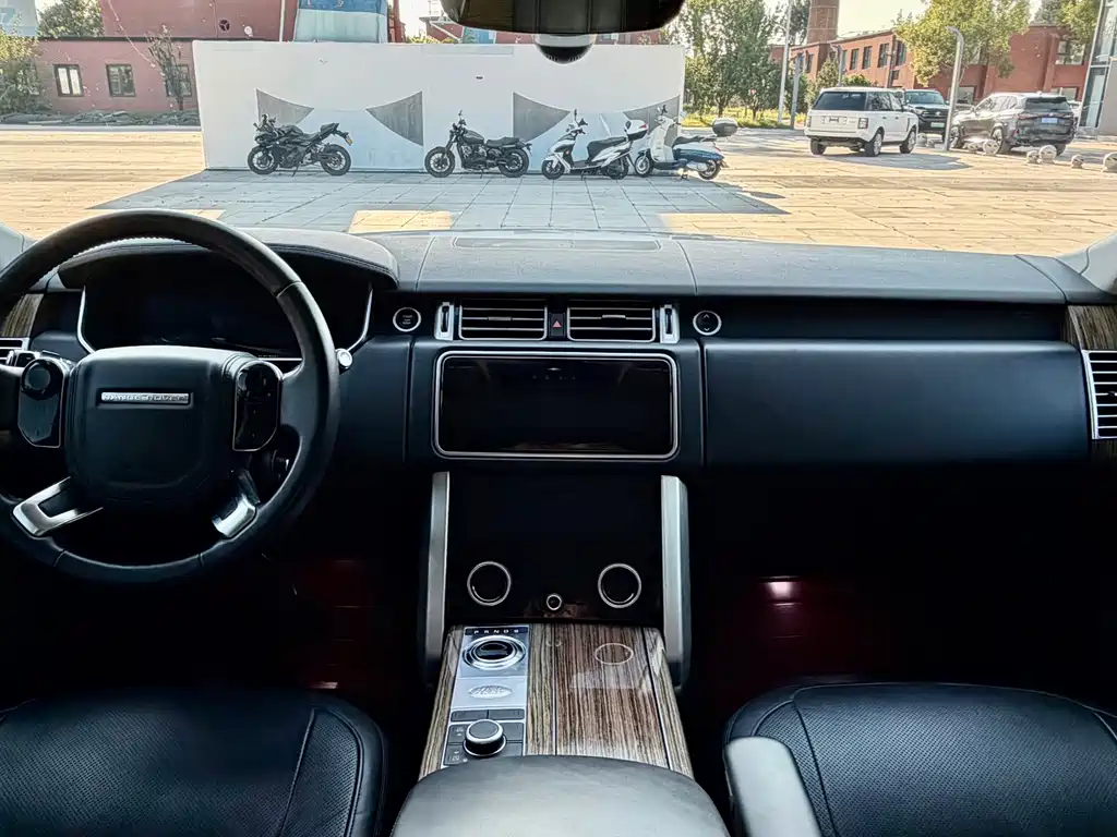 Land Rover Range Rover — миниатюра 8