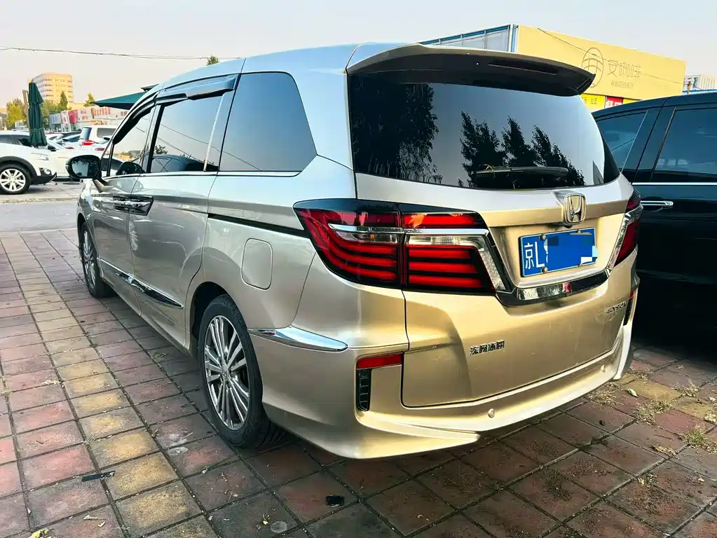 Honda Elysion — миниатюра 8
