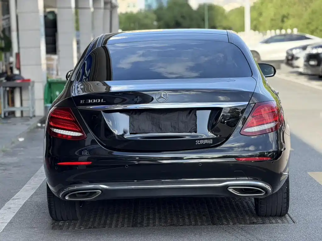 Mercedes-Benz E-Class — миниатюра 17