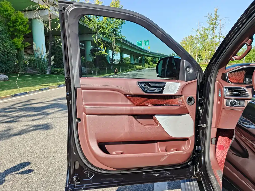 Lincoln Navigator — миниатюра 10