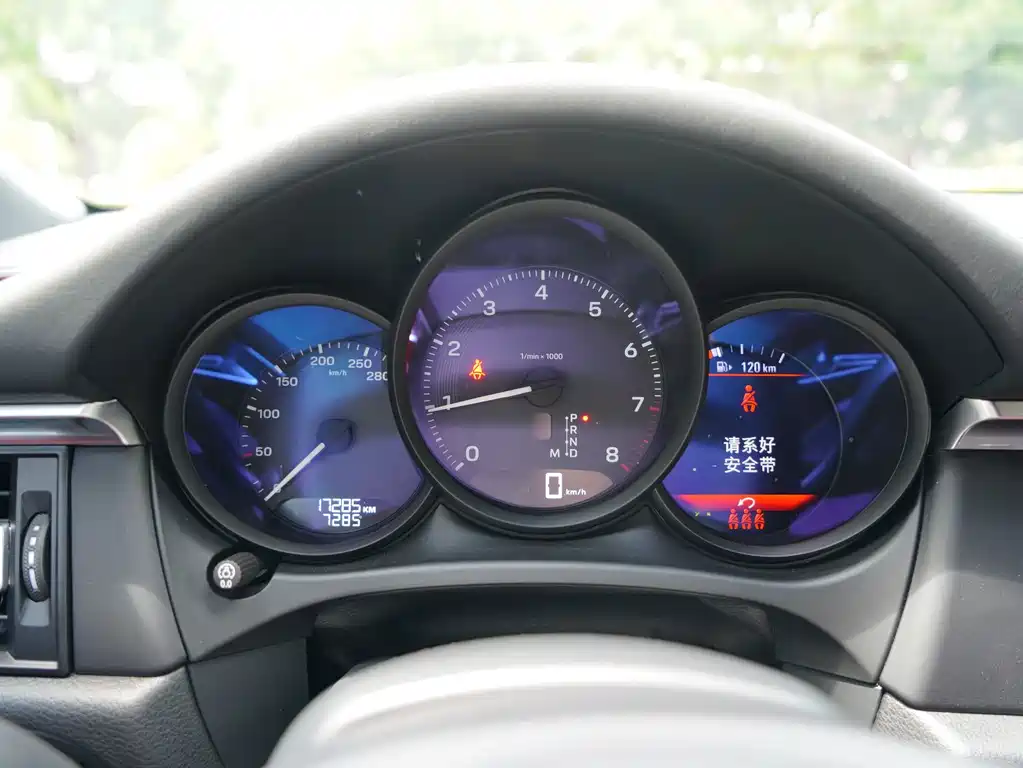 Porsche Macan — миниатюра 11