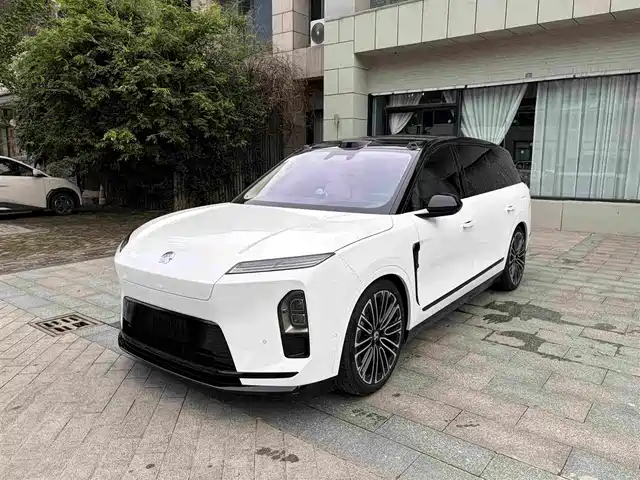 NIO ES8