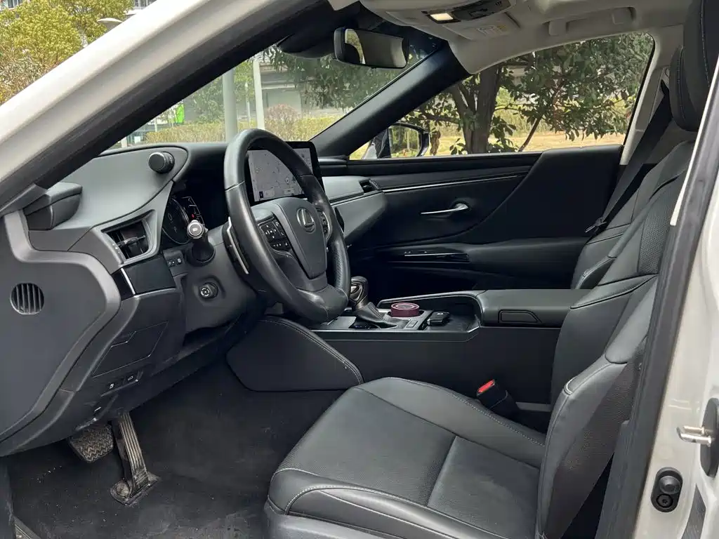 Lexus ES — миниатюра 7