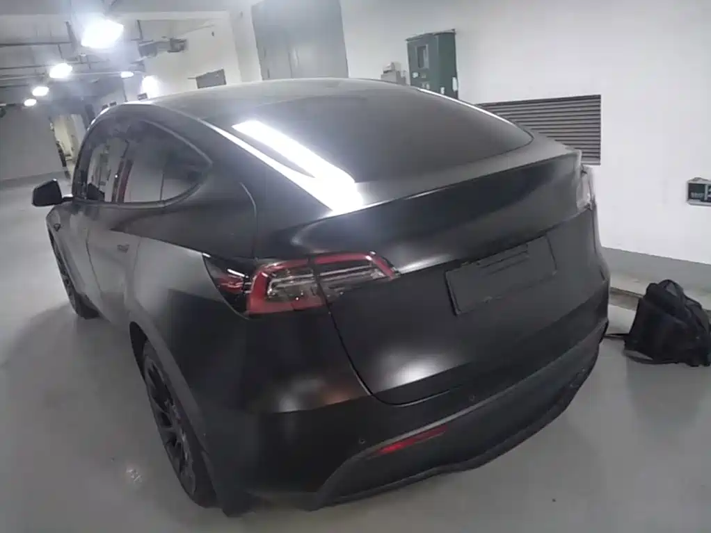 Tesla Model Y — миниатюра 5