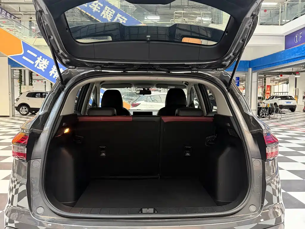 Geely Binyue — миниатюра 9