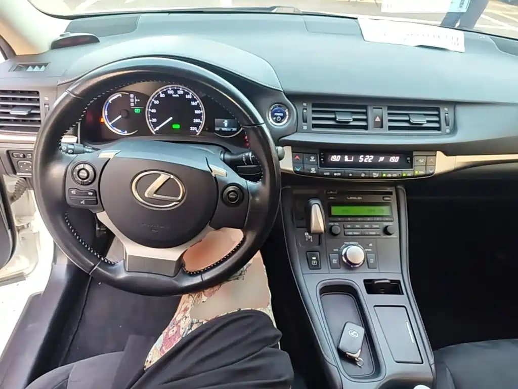 Lexus CT — миниатюра 11