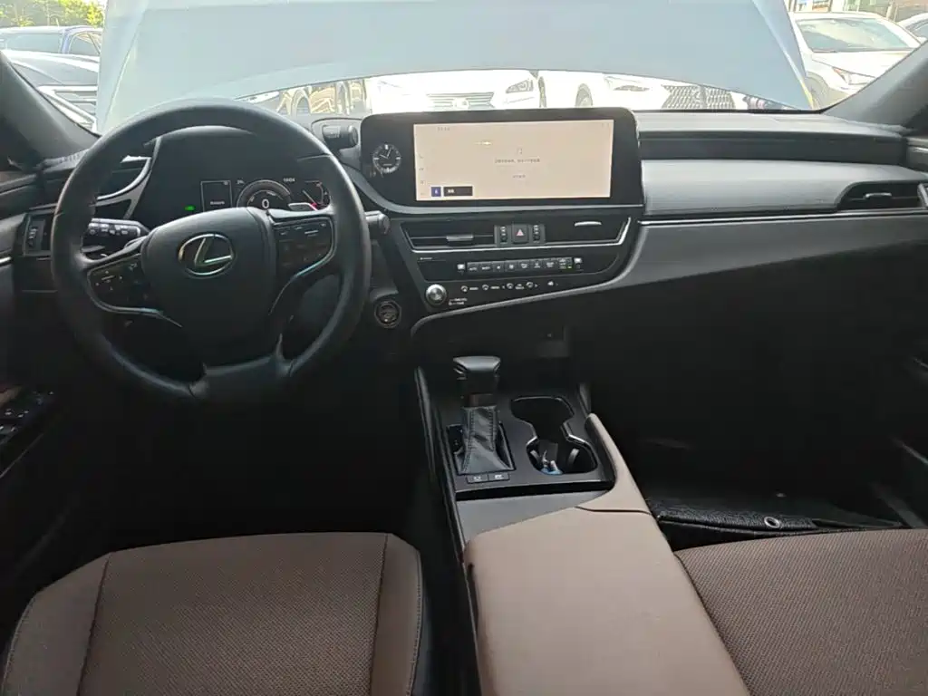 Lexus ES — миниатюра 10