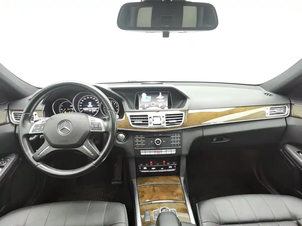 Mercedes-Benz E-Class — миниатюра 5