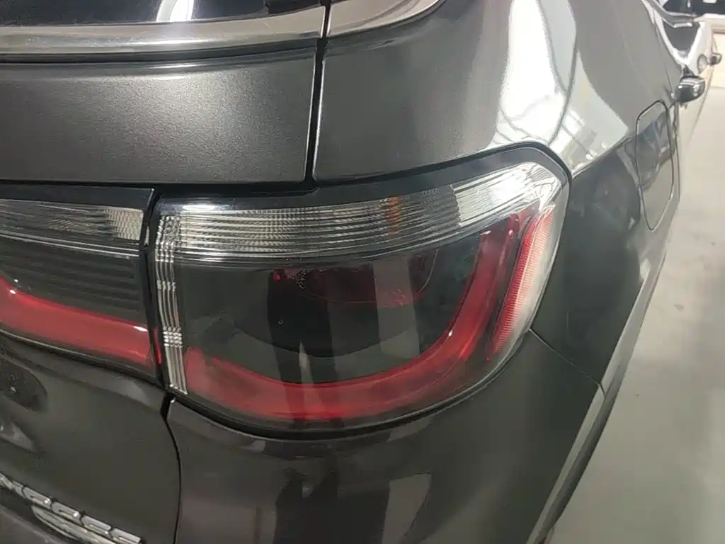 Jeep Compass — миниатюра 8