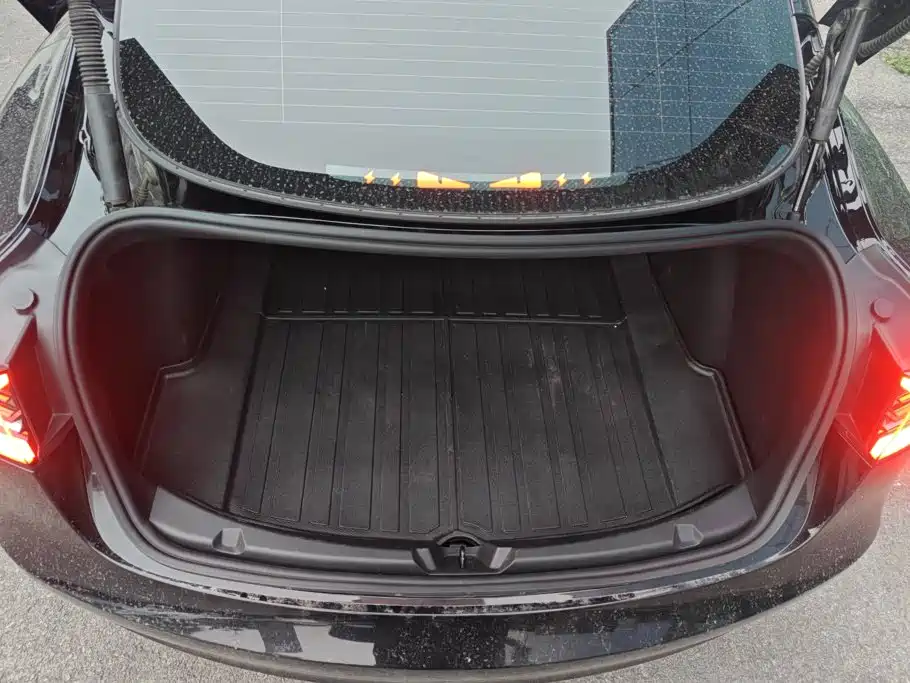 Tesla Model 3 — миниатюра 4