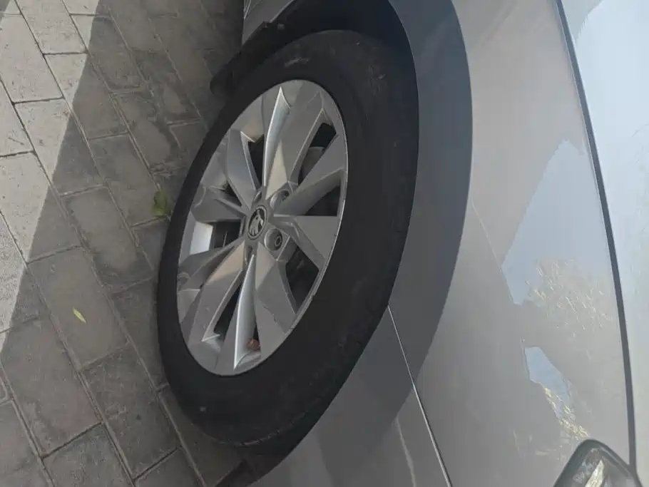 Skoda Superb — миниатюра 6