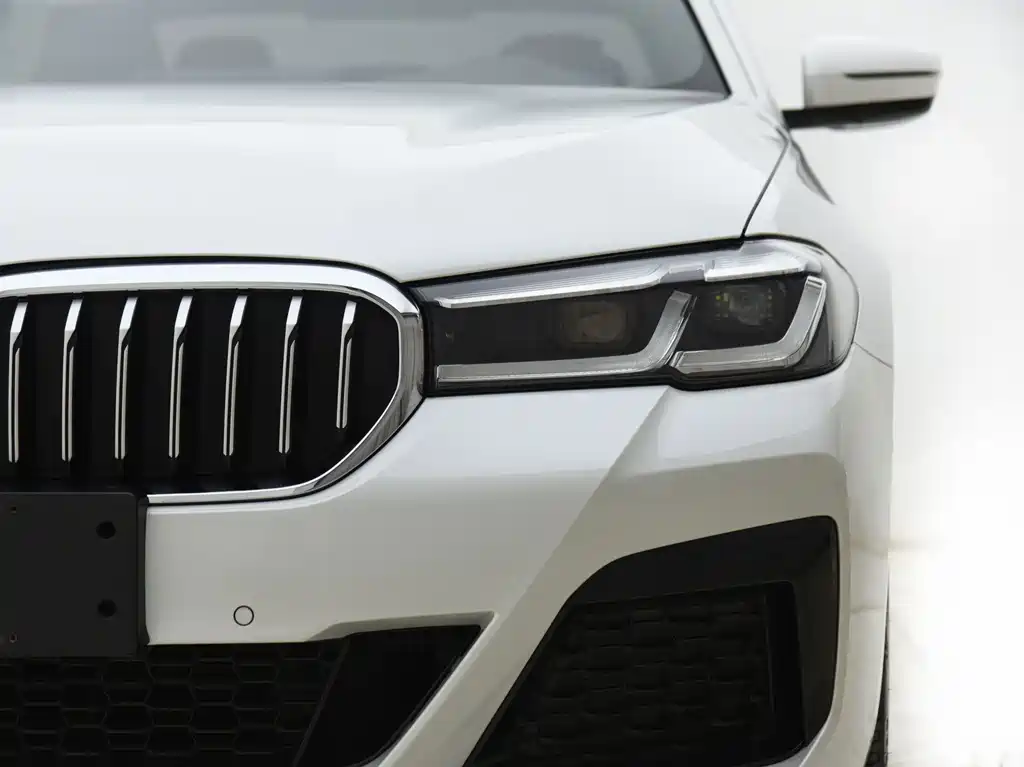 BMW 5 Series — миниатюра 6
