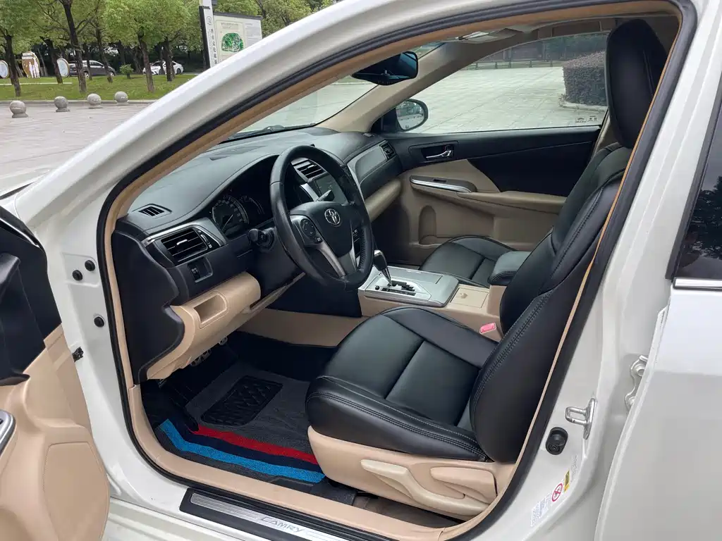 Toyota Camry 2012 2.0S