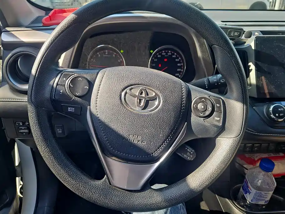 Toyota RAV4 — миниатюра 15