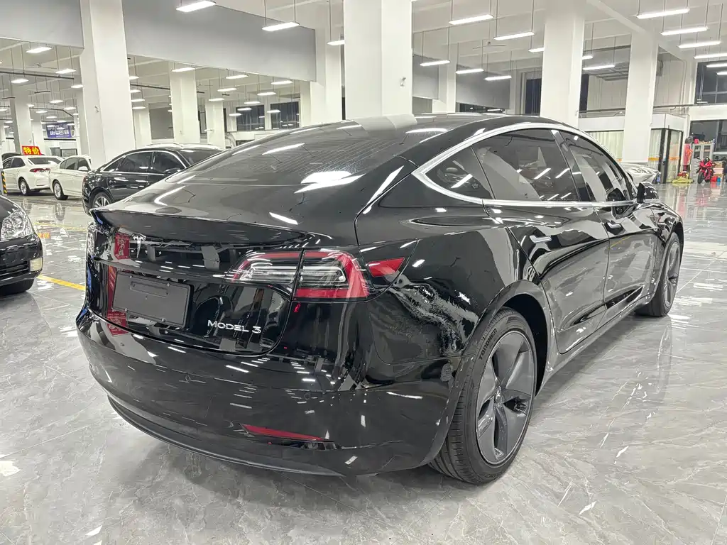 Tesla Model 3 — миниатюра 8
