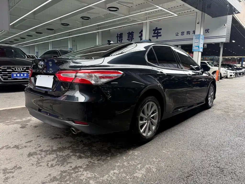 Toyota Camry — миниатюра 17