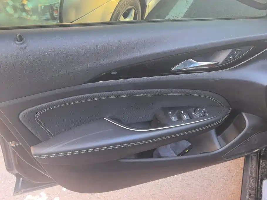 Buick Regal — миниатюра 7
