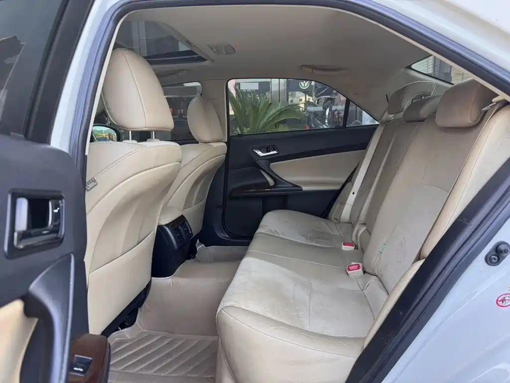 Toyota Reiz — миниатюра 8