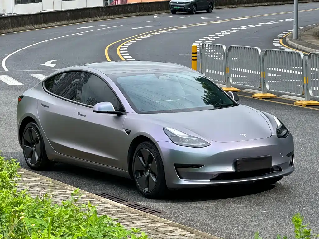 Tesla Model 3 — миниатюра 3