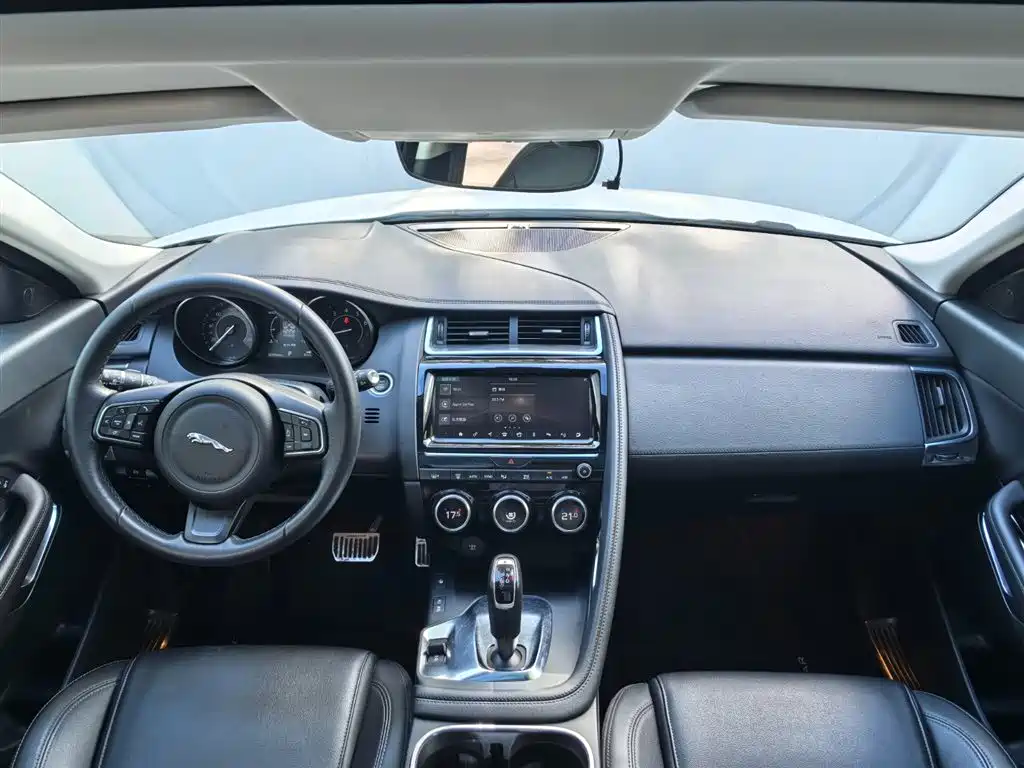 Jaguar E-PACE — миниатюра 9