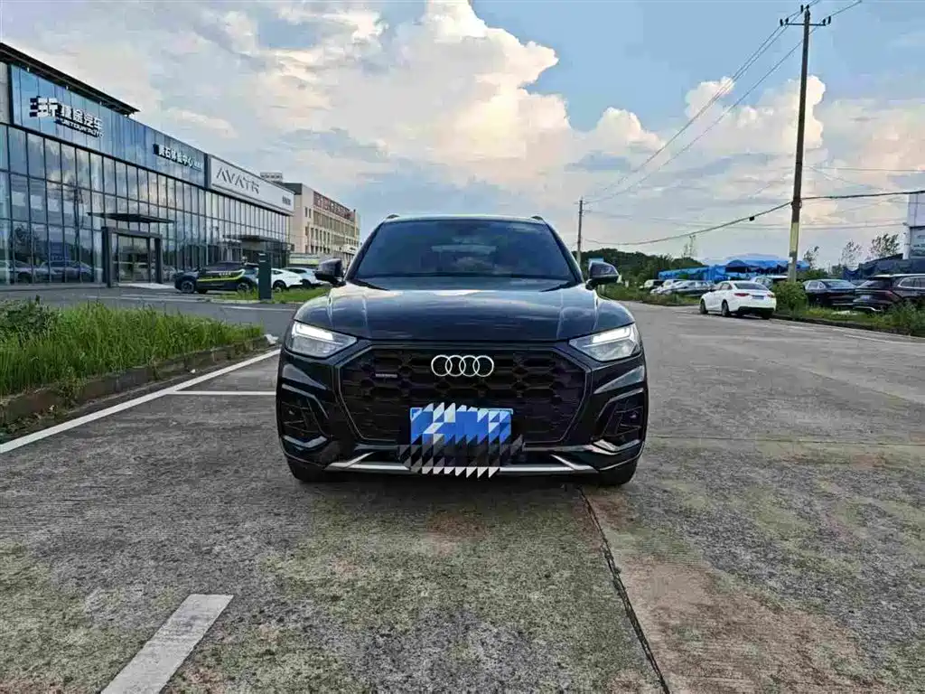 奥迪Q5L 2024款 40 TFSI 豪华动感型 2024