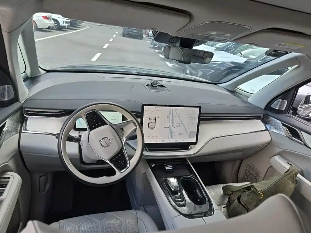 Volvo EM90 — миниатюра 7