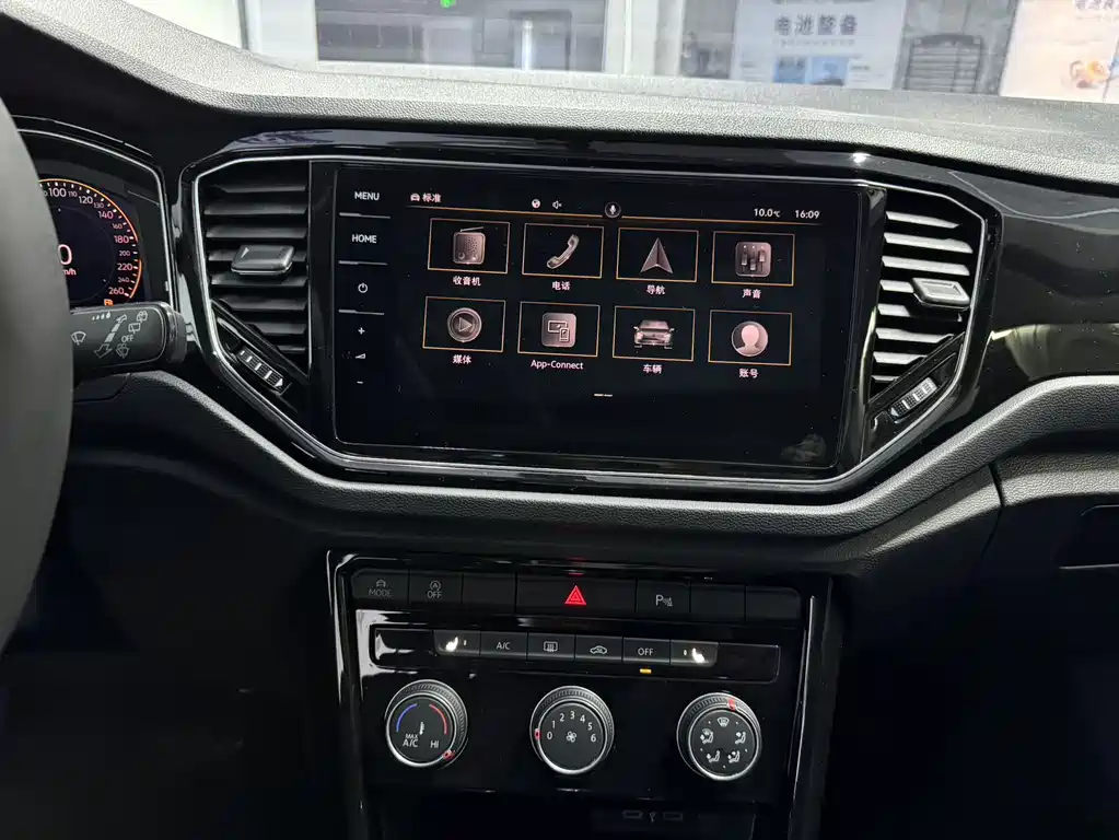 VOLKSWAGEN T ROC EXPLORING SONGS