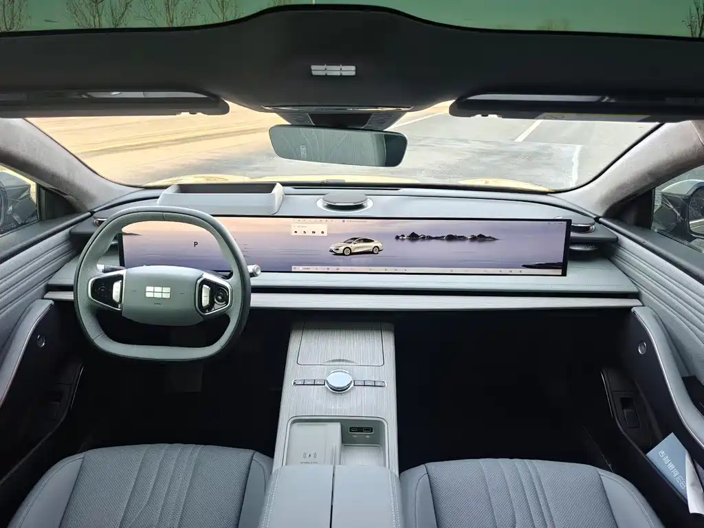 GEELY GALAXY GALAXY E8