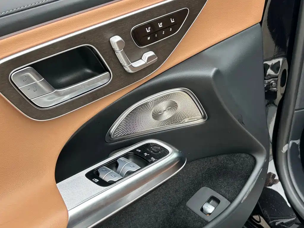 Mercedes-Benz E-Class — миниатюра 6