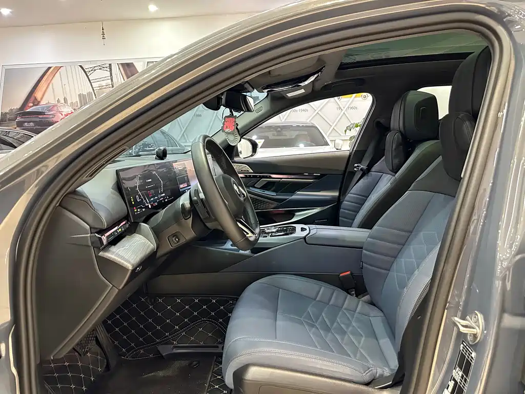 BMW 5 Series — миниатюра 10