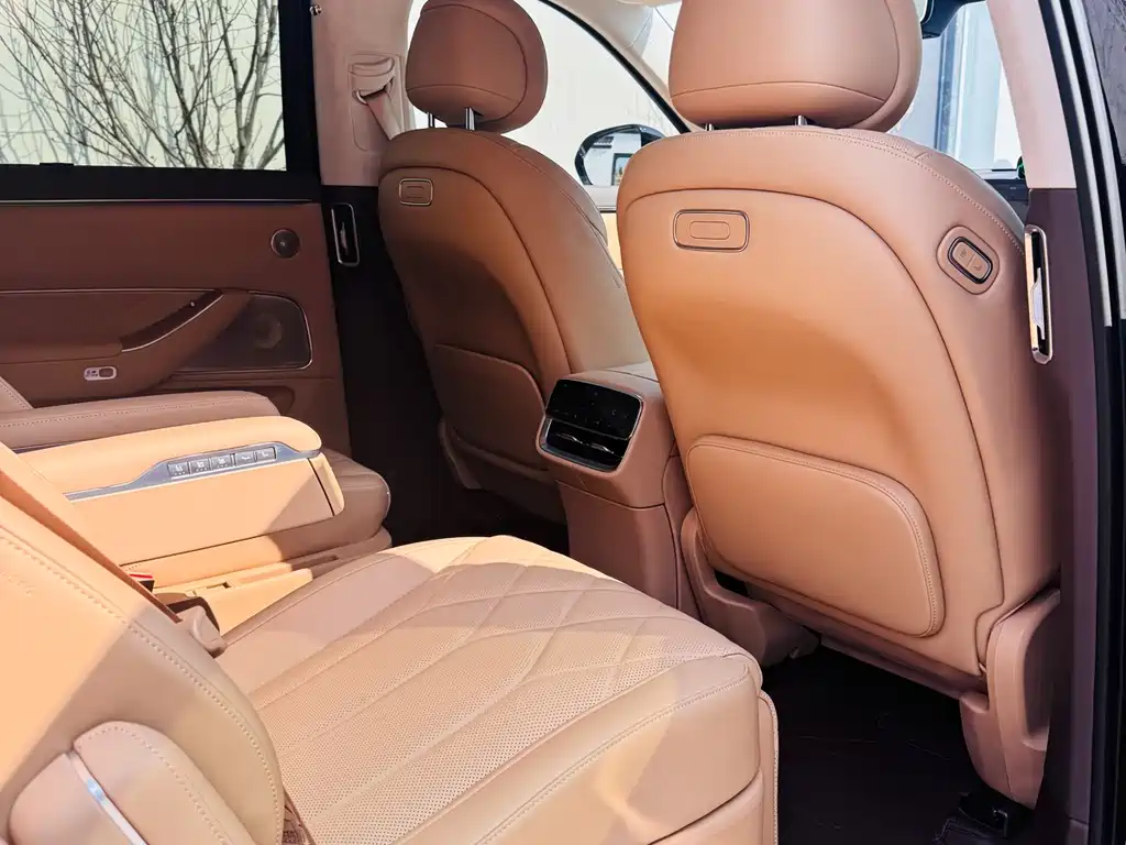 AITO ASK THE WORLD M8