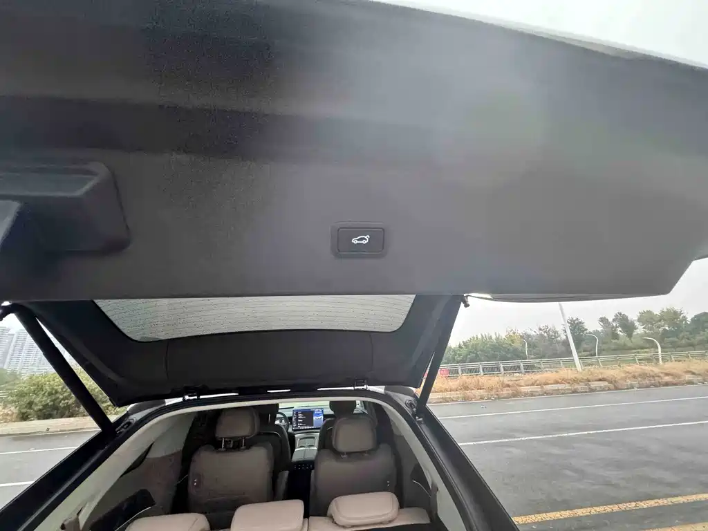 XPeng X9 — миниатюра 27