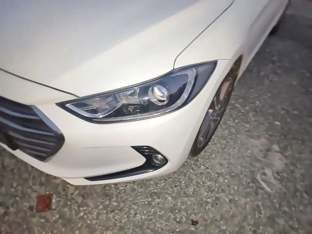 Hyundai Elantra — миниатюра 24