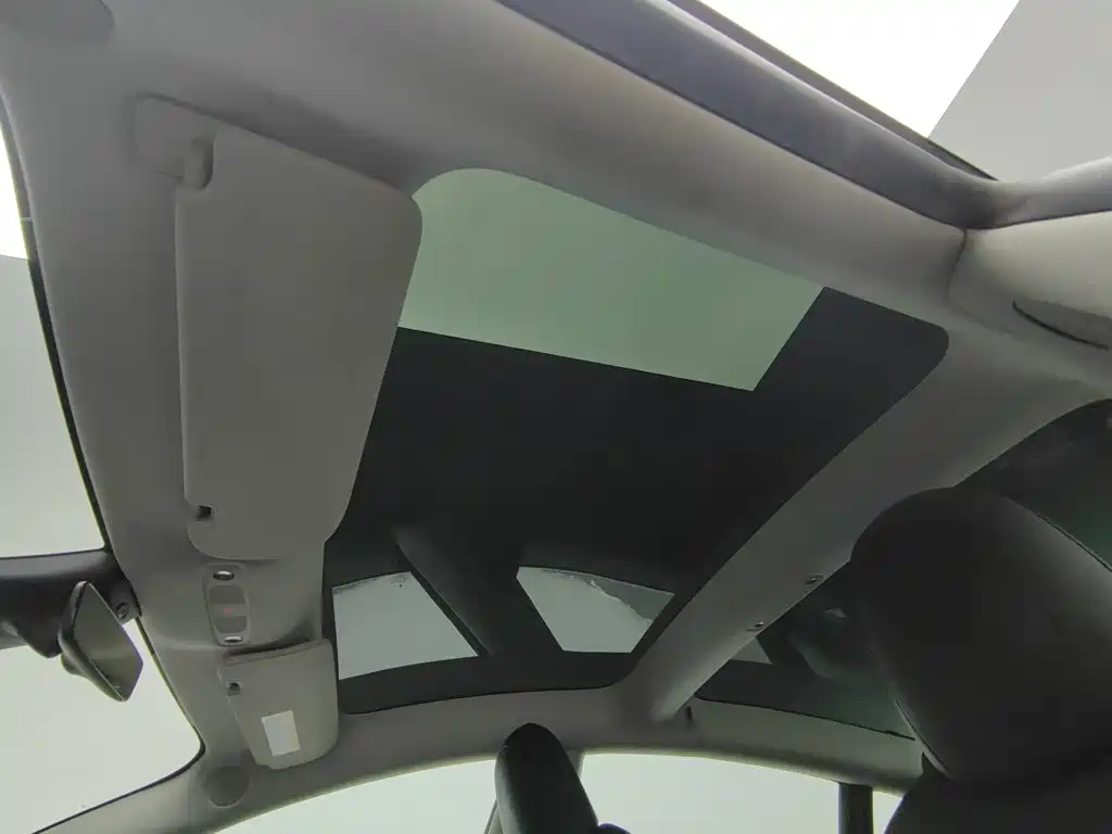 Tesla Model 3 — миниатюра 14