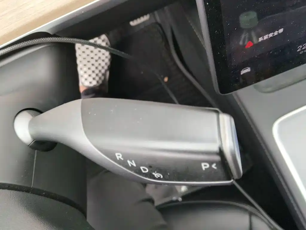 Tesla Model 3 — миниатюра 10