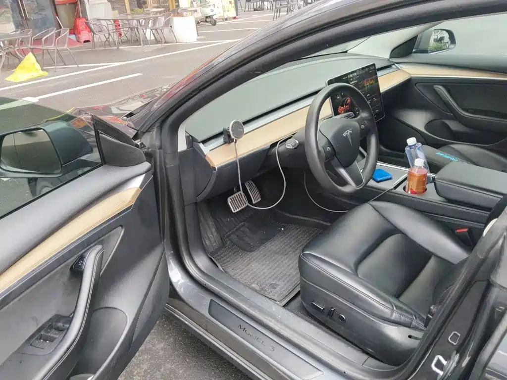 Tesla Model 3 — миниатюра 12