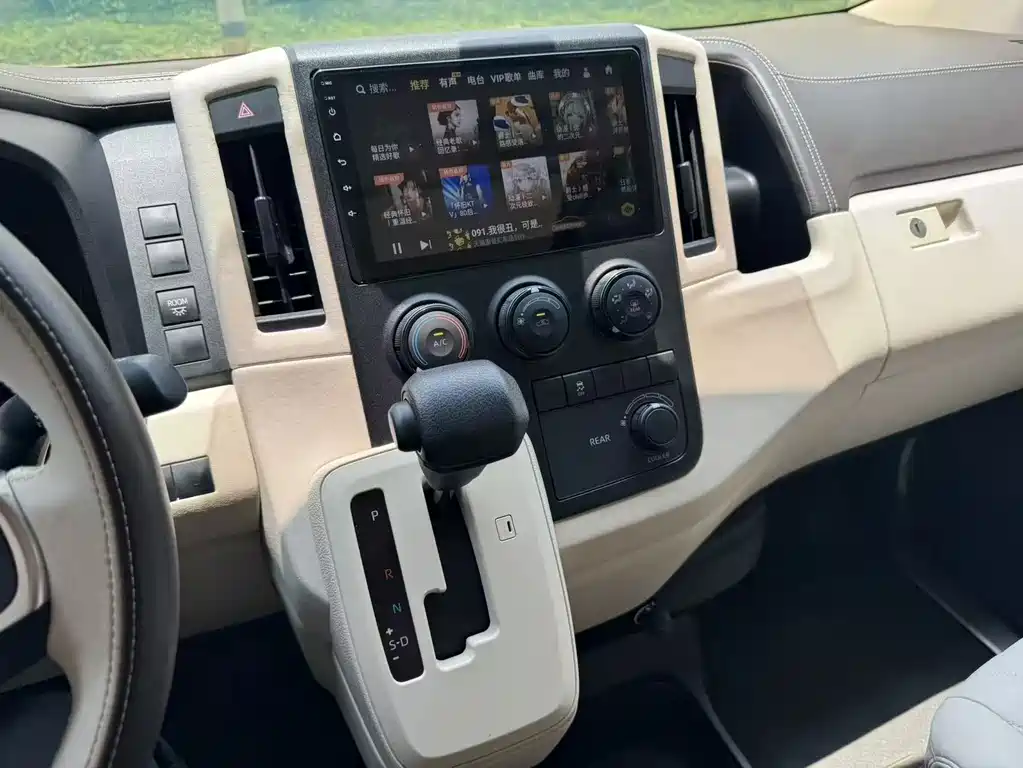 Toyota Hiace — миниатюра 11