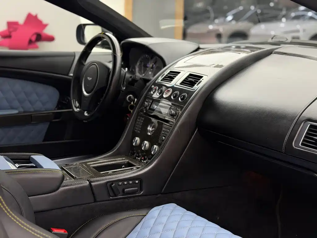 Aston Martin DB9 — миниатюра 15