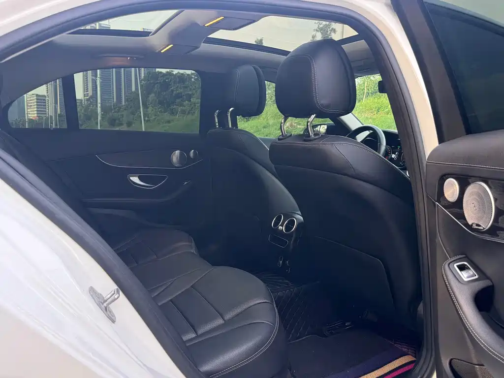 Mercedes-Benz C-Class — миниатюра 12