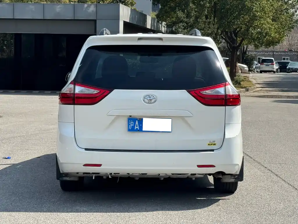 TOYOTA SIENNA