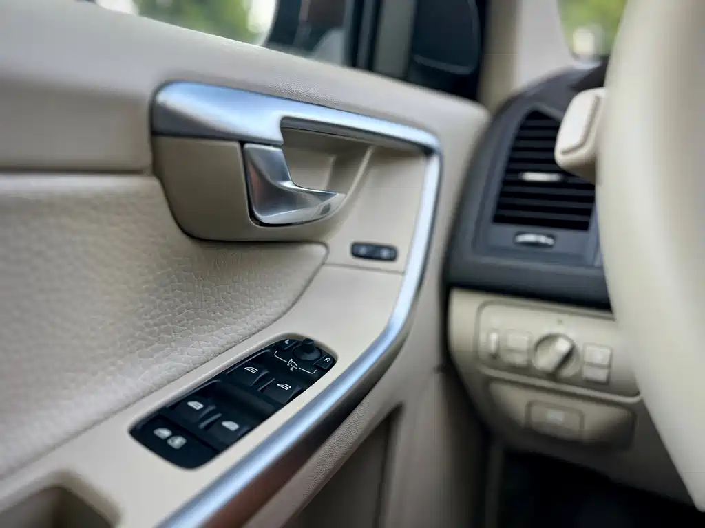 Volvo XC60 (Import) — миниатюра 21